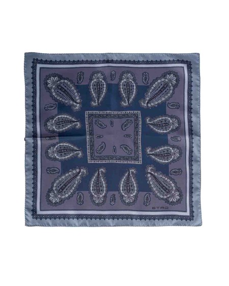 Shop ETRO  Man Pochette: Etro pocket square.
Pocket square made of silk and embellished with Paisley print and ETRO logo.
Contrasting decorated edges.
43 x 43 cm
100% silk
Made in Italy.. MAUA0004 AS226-X0830